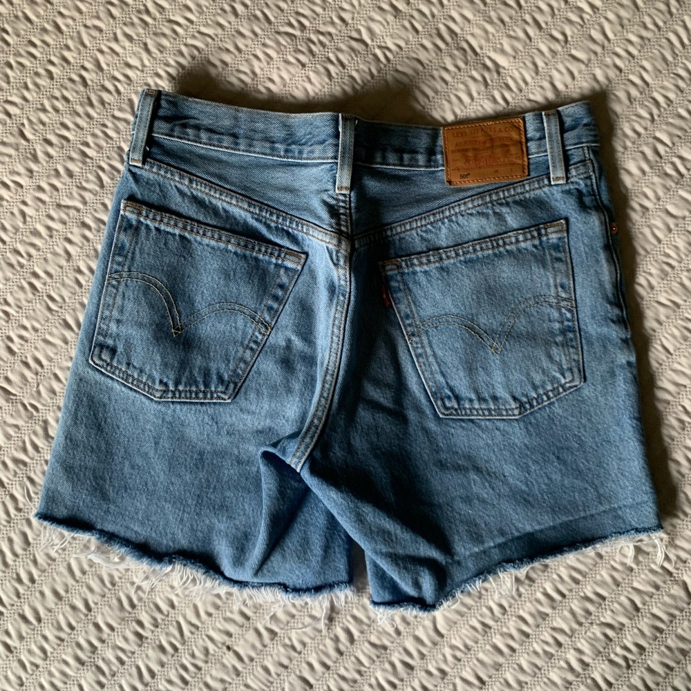 Levis Shorts - Picture 2 of 3